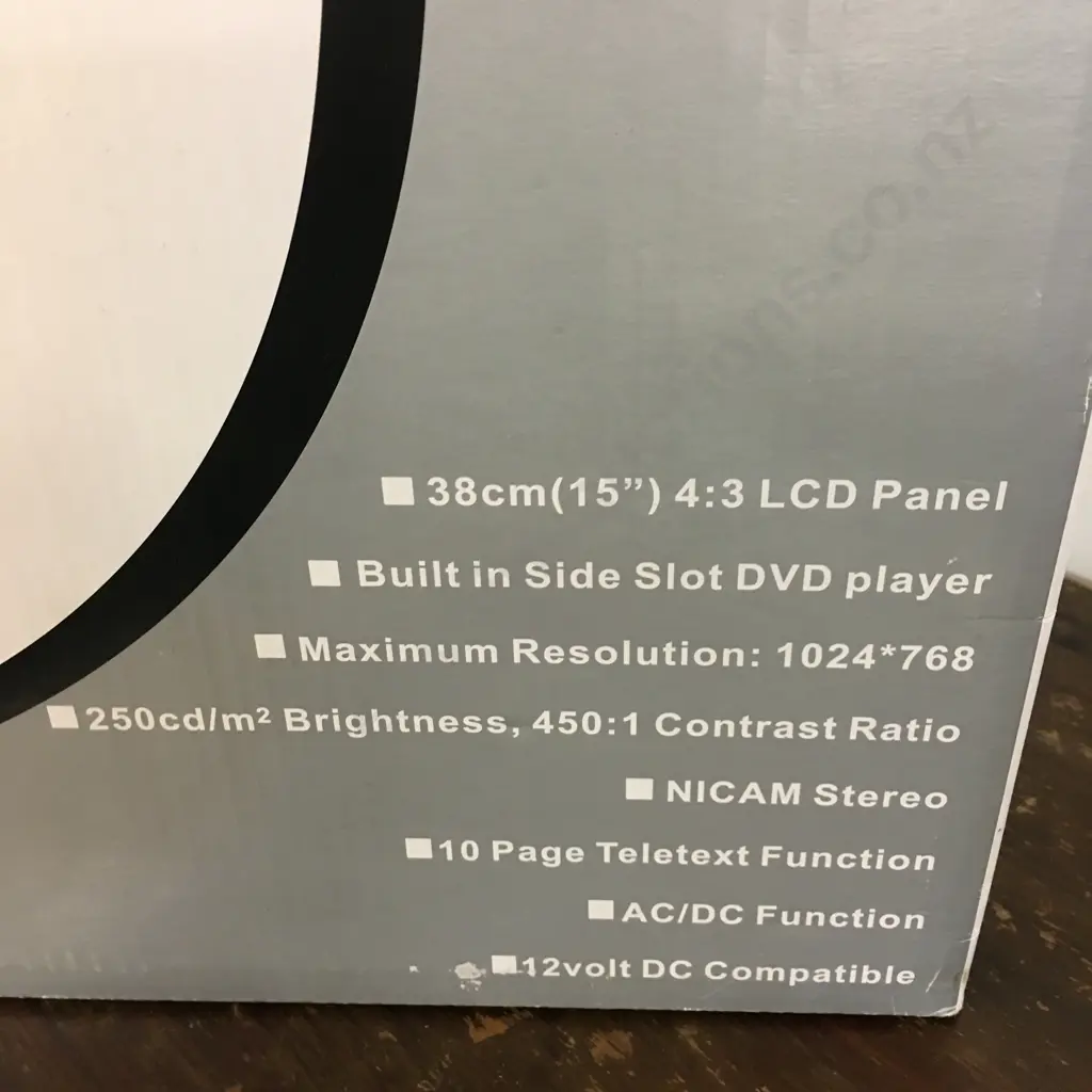 Teac LCD /DVD 15" Combo TV Image 1++