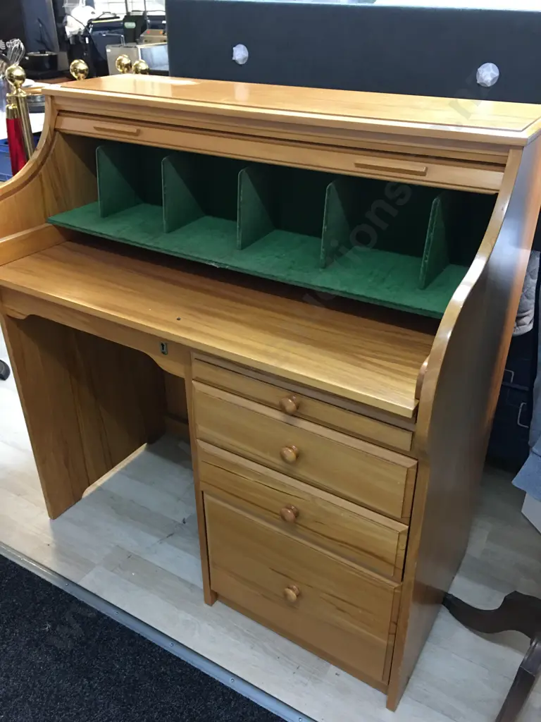 Vintage Rimu Roll Top Desk, Felt Fitted Interior. H108 W101 D52cm Image 1++