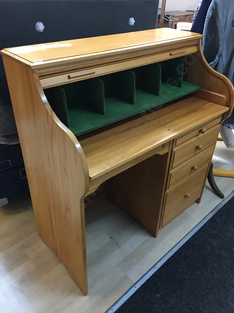 Vintage Rimu Roll Top Desk, Felt Fitted Interior. H108 W101 D52cm Image 1++