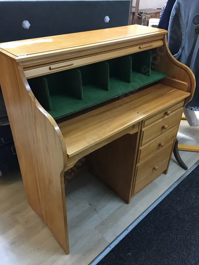 Vintage Rimu Roll Top Desk, Felt Fitted Interior. H108 W101 D52cm Image 1++