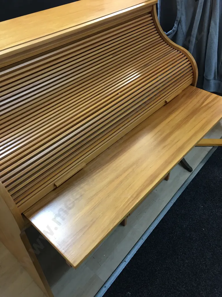 Vintage Rimu Roll Top Desk, Felt Fitted Interior. H108 W101 D52cm Image 1++