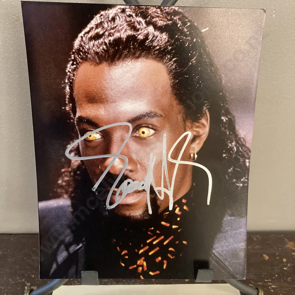 Eddie Murphy Autograph On a 26 x 20cm Satin Finish Colour Photo Signed In Silver Ink With COA Image 1++