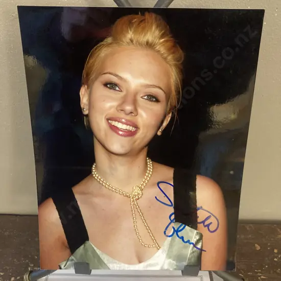 Scarlett Johansson Autographed 25 x 20cm Photograph With COA