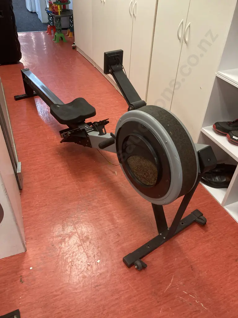 Concept II Indoor Rowing Machine With PM2 Performance Monitor & Manual Image 1++