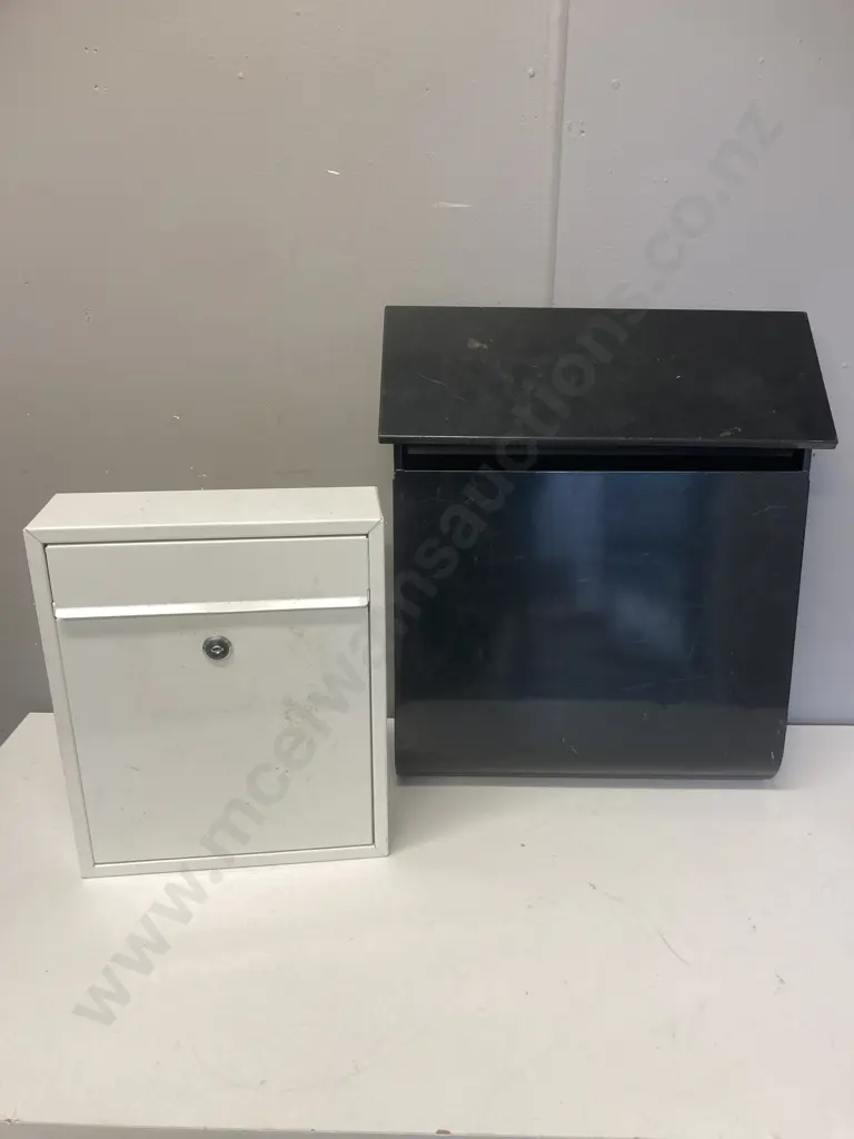 2 x Locking Wall Mount Letterboxes, One With Key, One Locked With No Key Image 1++