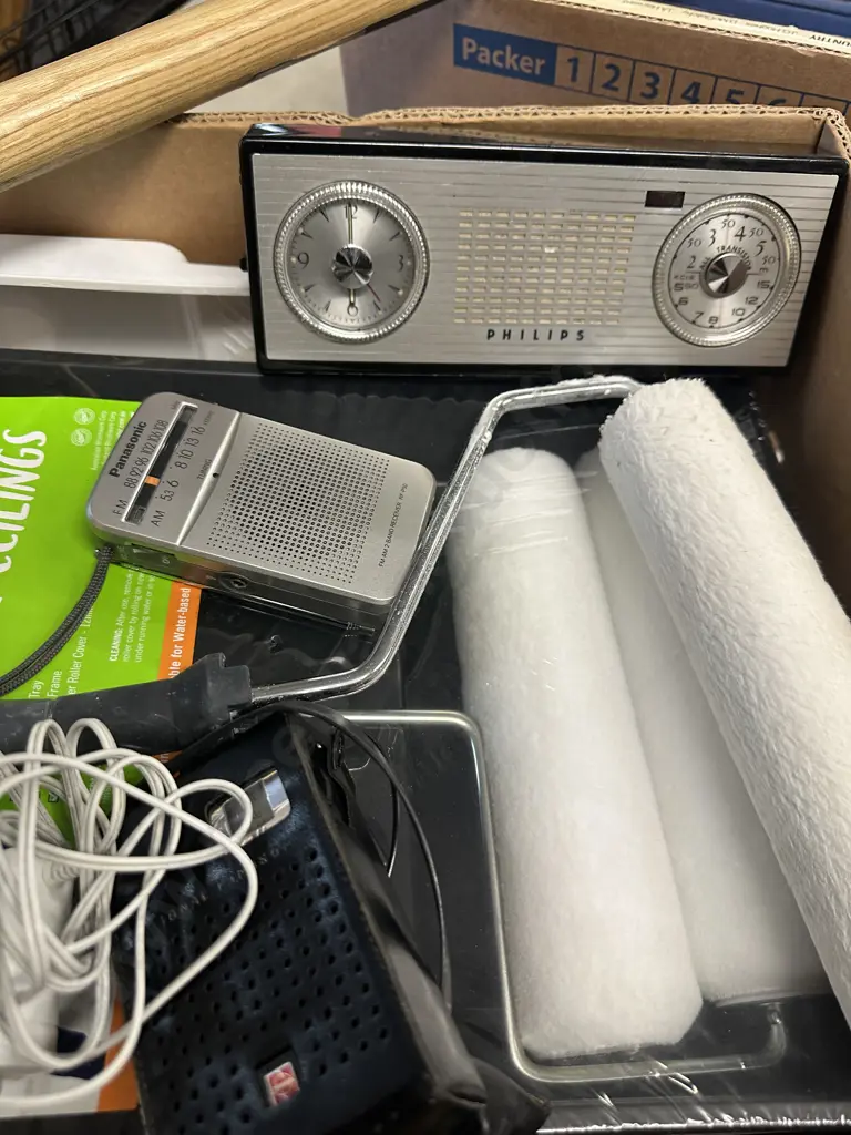 Box Of Assorted Hardware Items, Including New Atlas Grubber, Black & Decker Dust Buster, Radios Etc Image 1++