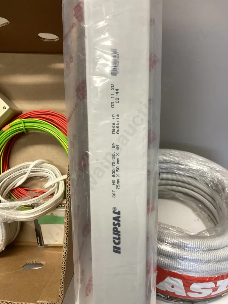 Box Lot Electrical Items Image 1++