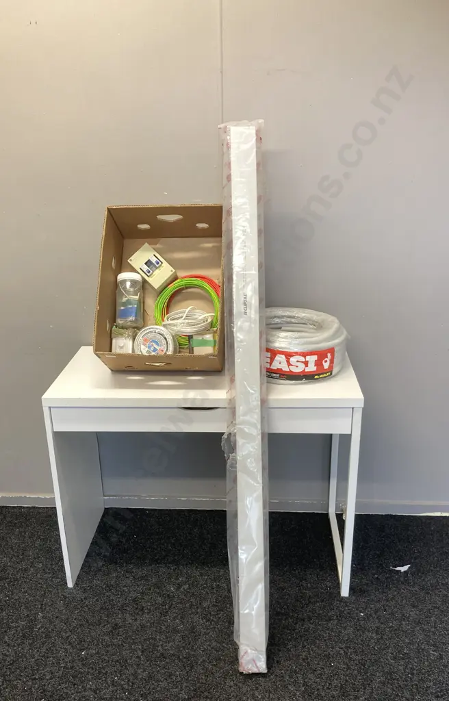 Box Lot Electrical Items Image 1++