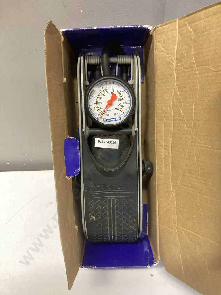 Michelin Single Barrel Footpump, Boxed Image 1++