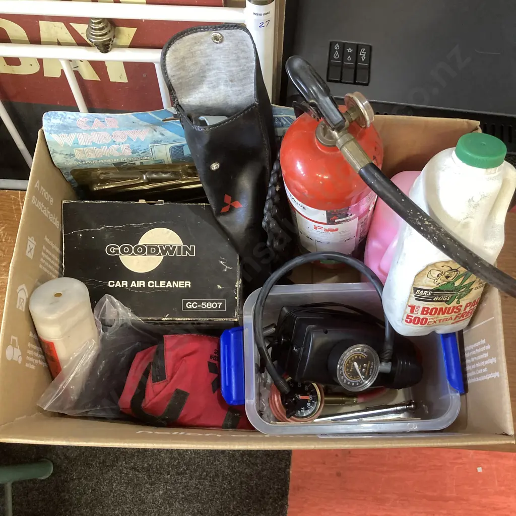 Box 12V Pump, Car Clean, Window Fences Etc Image 1++
