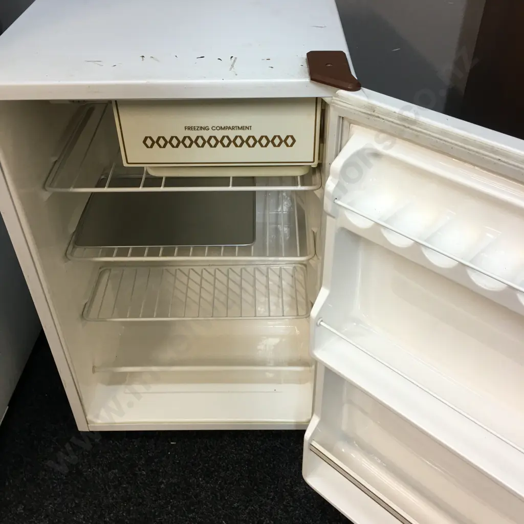 Vintage Precision Bar Fridge Image 1++