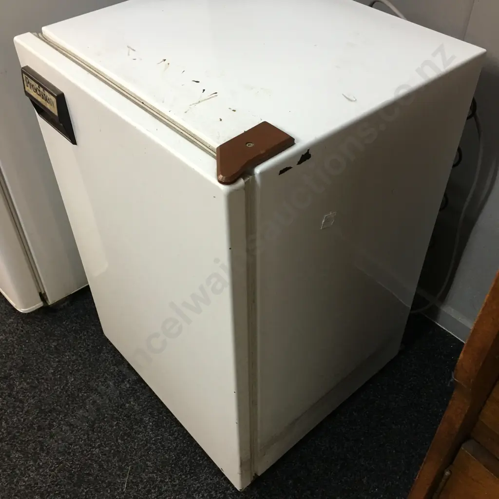 Vintage Precision Bar Fridge Image 1++