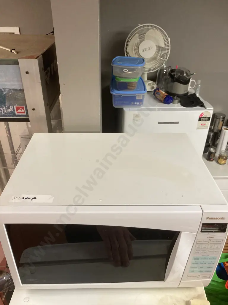Panasonic 1200W Microwave Model NN-S553WF Image 1++
