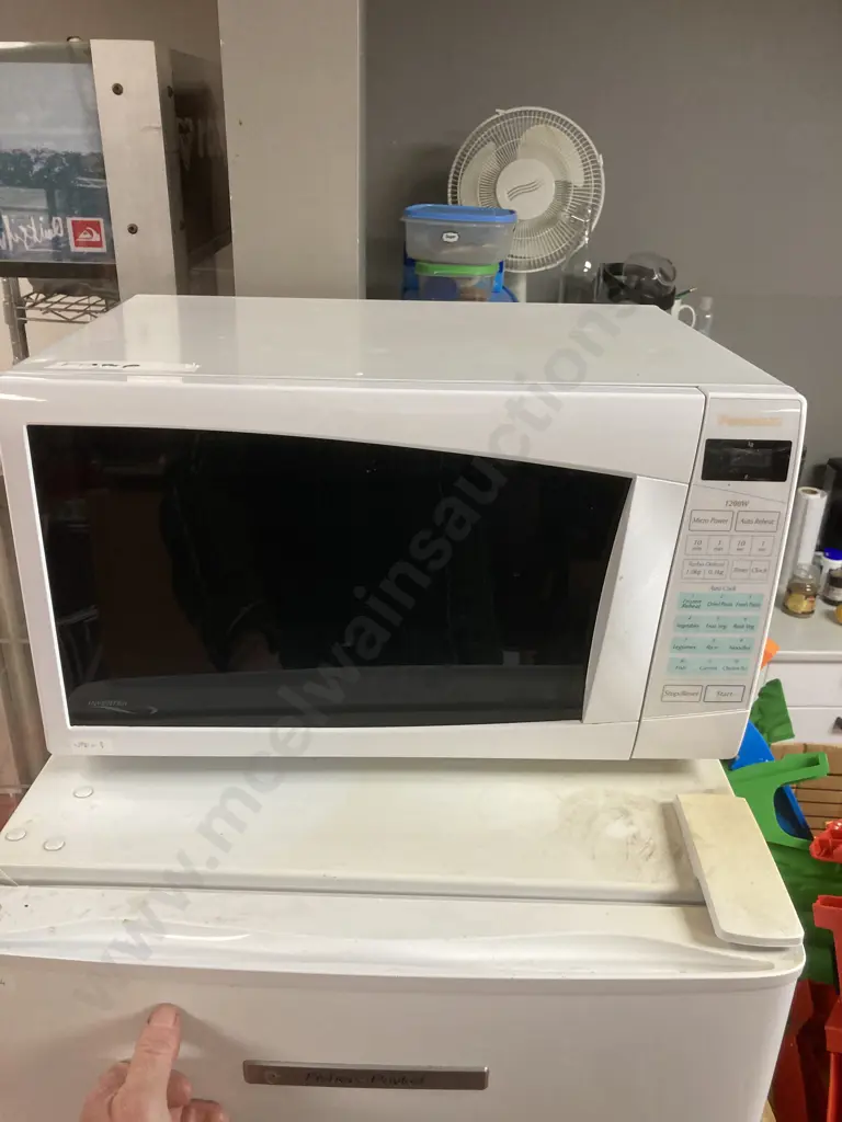 Panasonic 1200W Microwave Model NN-S553WF Image 1++