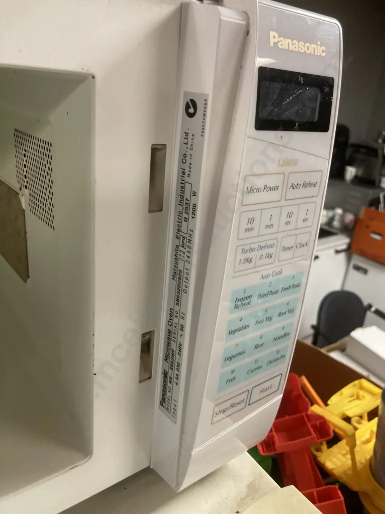 Panasonic 1200W Microwave Model NN-S553WF Image 1++