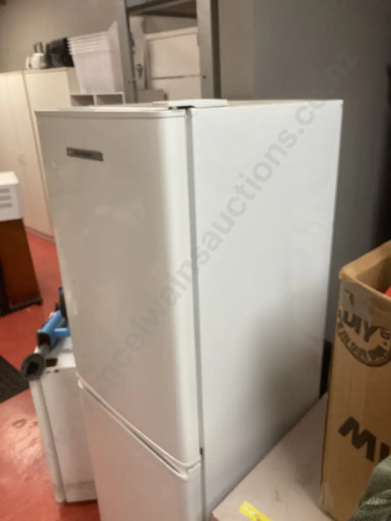 Fisher & Paykel E240B Fridge Freezer, #LEF176891 Image 1++