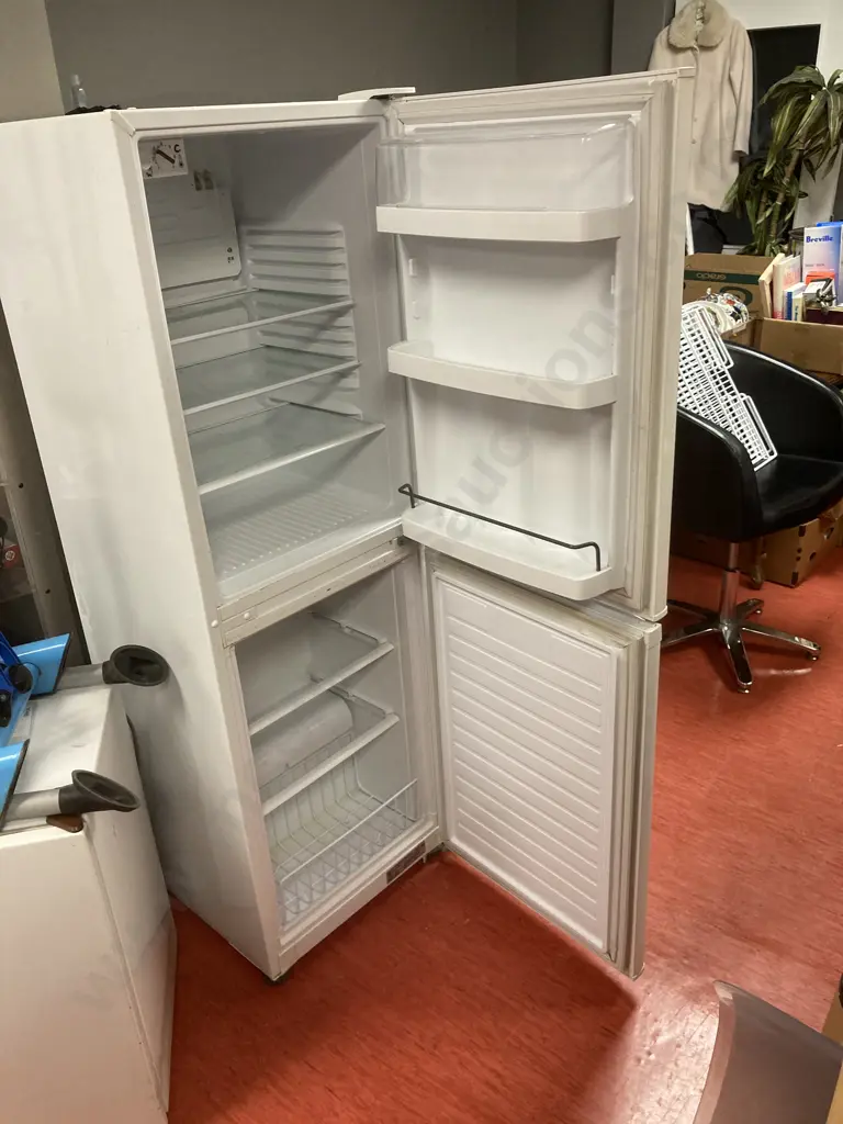 Fisher & Paykel E240B Fridge Freezer, #LEF176891 Image 1++