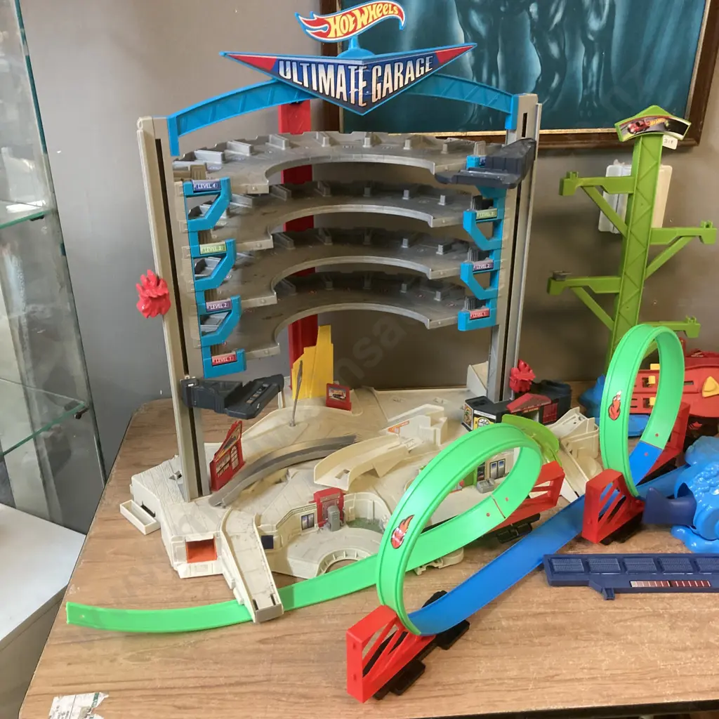 Hot Wheels Track & Assorted Part Playsets Image 1++