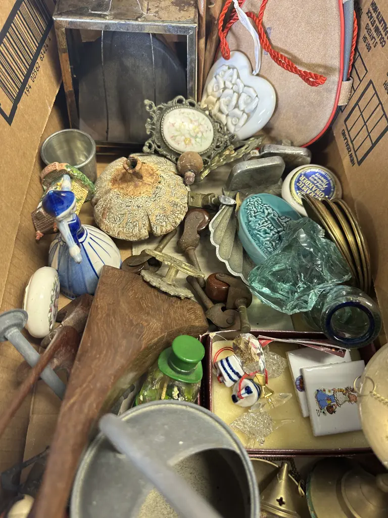 Selection Of Vintage Items Image 1++