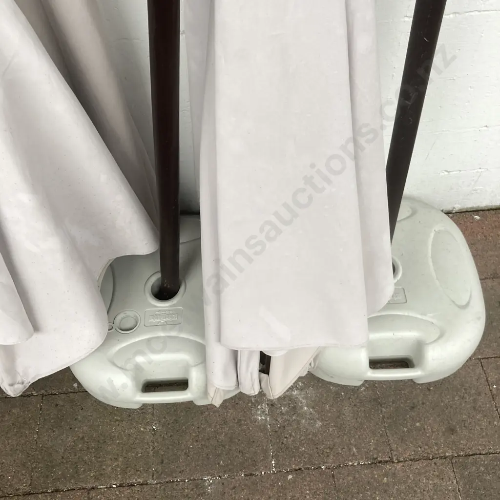 Pair Of Patio Umbrellas & 3 Plastic Bases Image 1++