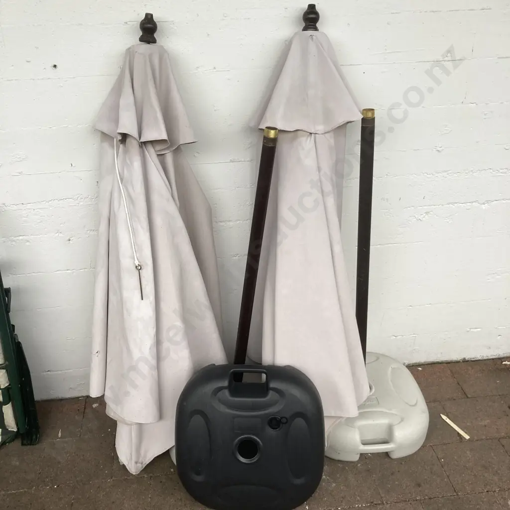 Pair Of Patio Umbrellas & 3 Plastic Bases Image 1++