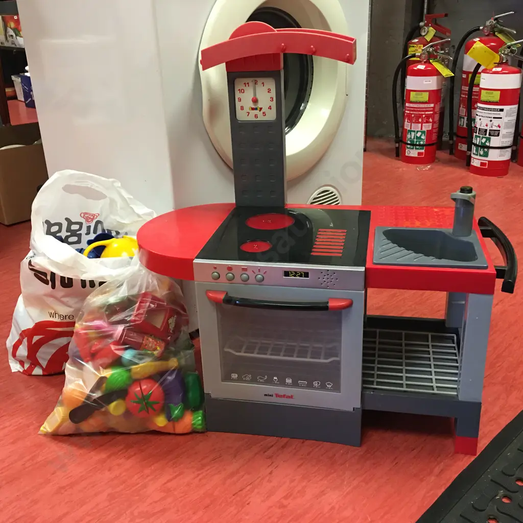 Childrens Mini Tefal Oven, Plastic Ware Etc Image 1++