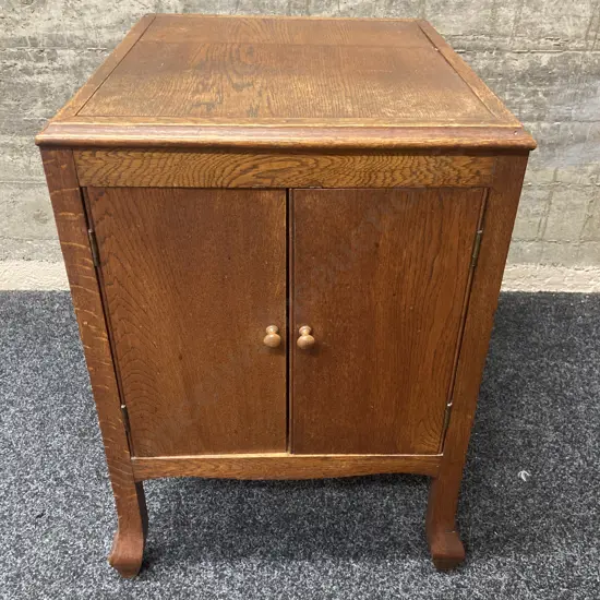 An Oak Gramophone Cabinet With 2 Doors. H64 W44 D50cm