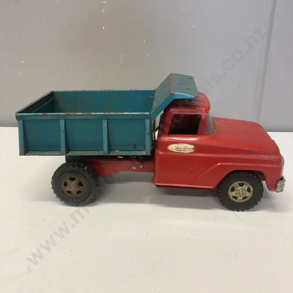 Vintage 1960s Tonka Pressed Steel Red & Blue Dump Truck. Manufactured by Tonka Toys of Mound, Minnesota. L34cm Image 1++