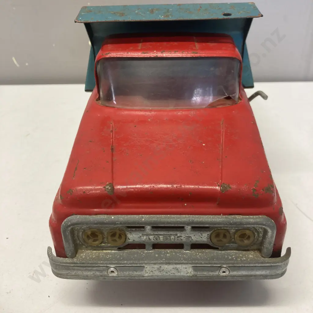 Vintage 1960s Tonka Pressed Steel Red & Blue Dump Truck. Manufactured by Tonka Toys of Mound, Minnesota. L34cm Image 1++