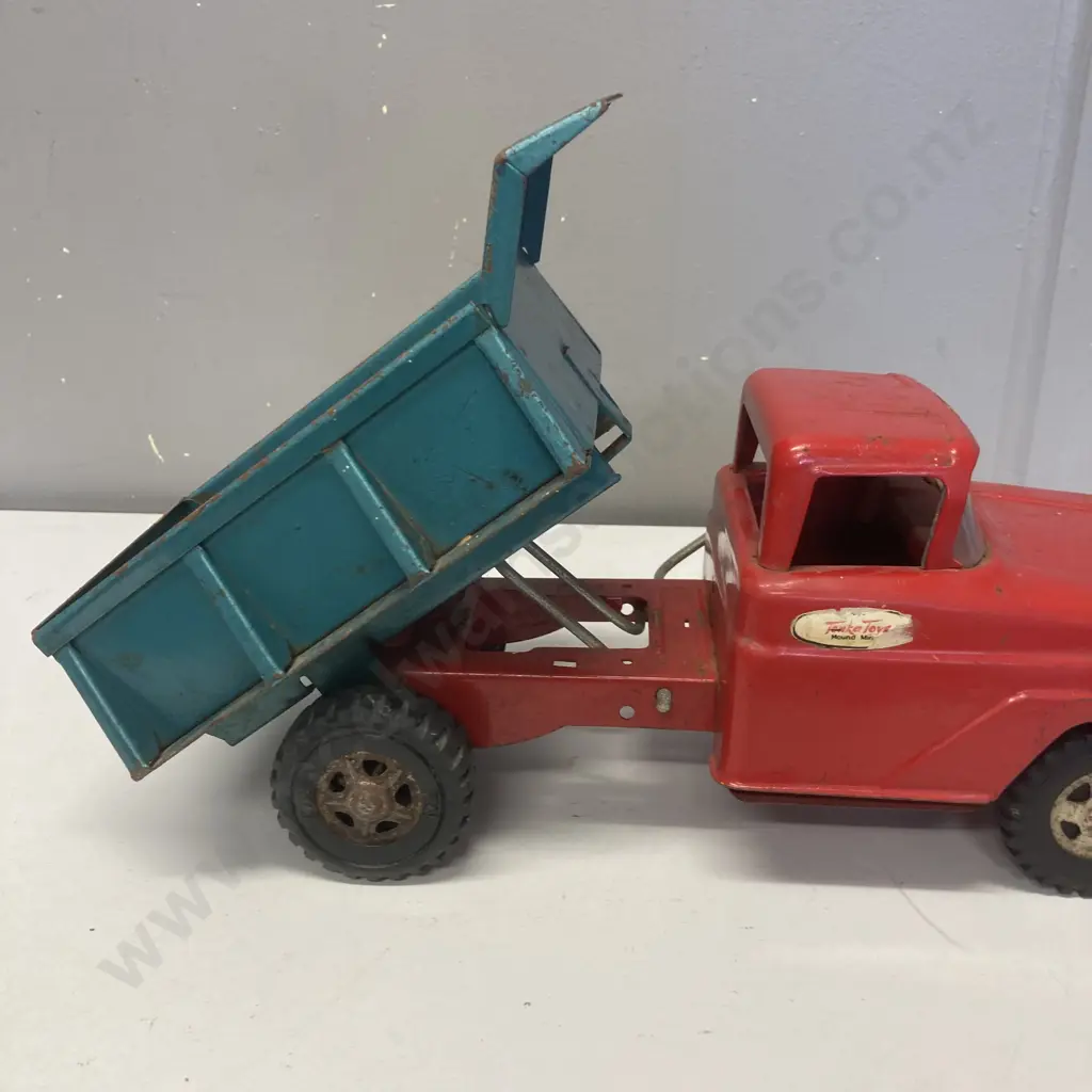 Vintage 1960s Tonka Pressed Steel Red & Blue Dump Truck. Manufactured by Tonka Toys of Mound, Minnesota. L34cm Image 1++