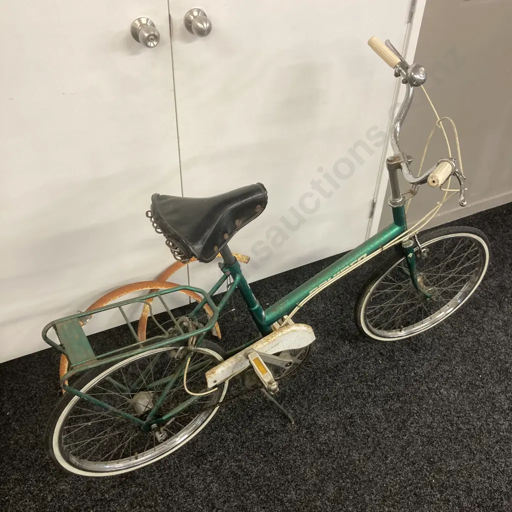 Vintage Healing Cruiser Bicycle Image 1++