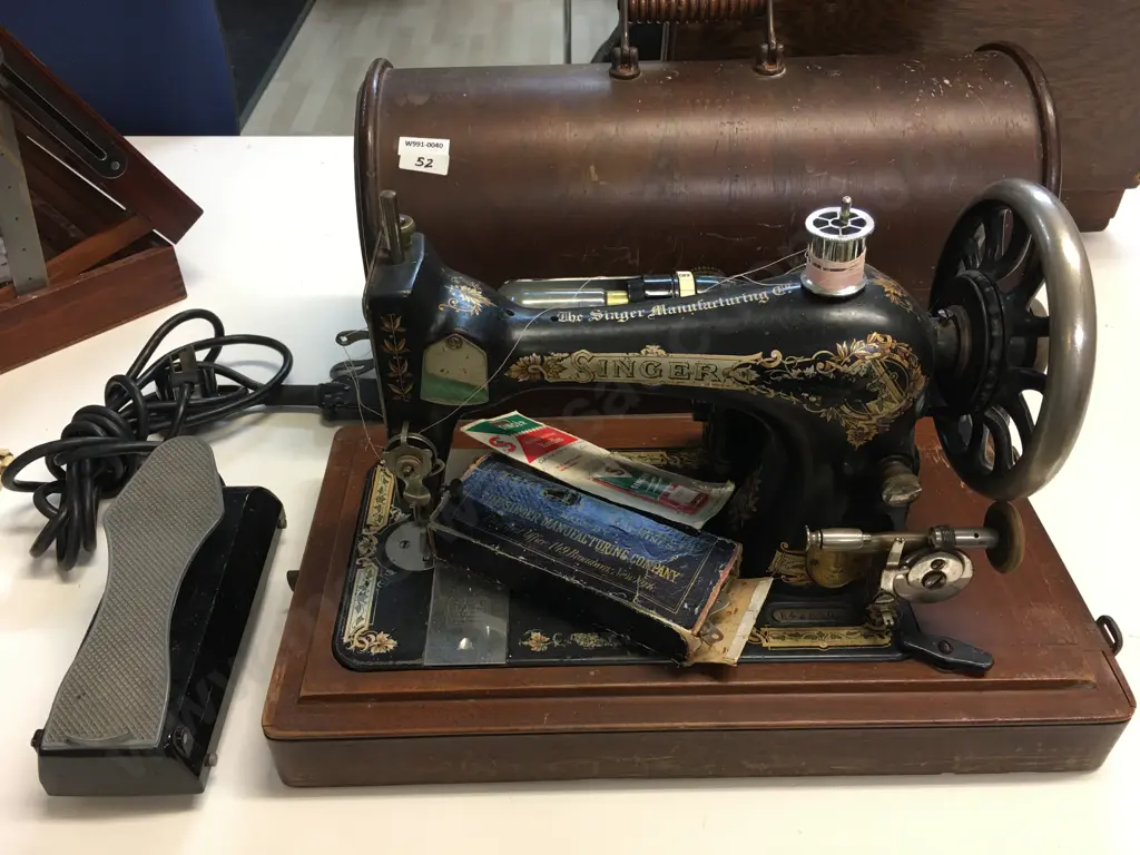 Antique 1906 Singer Model 28 Sewing Machine With Bentwood Case Image 1++