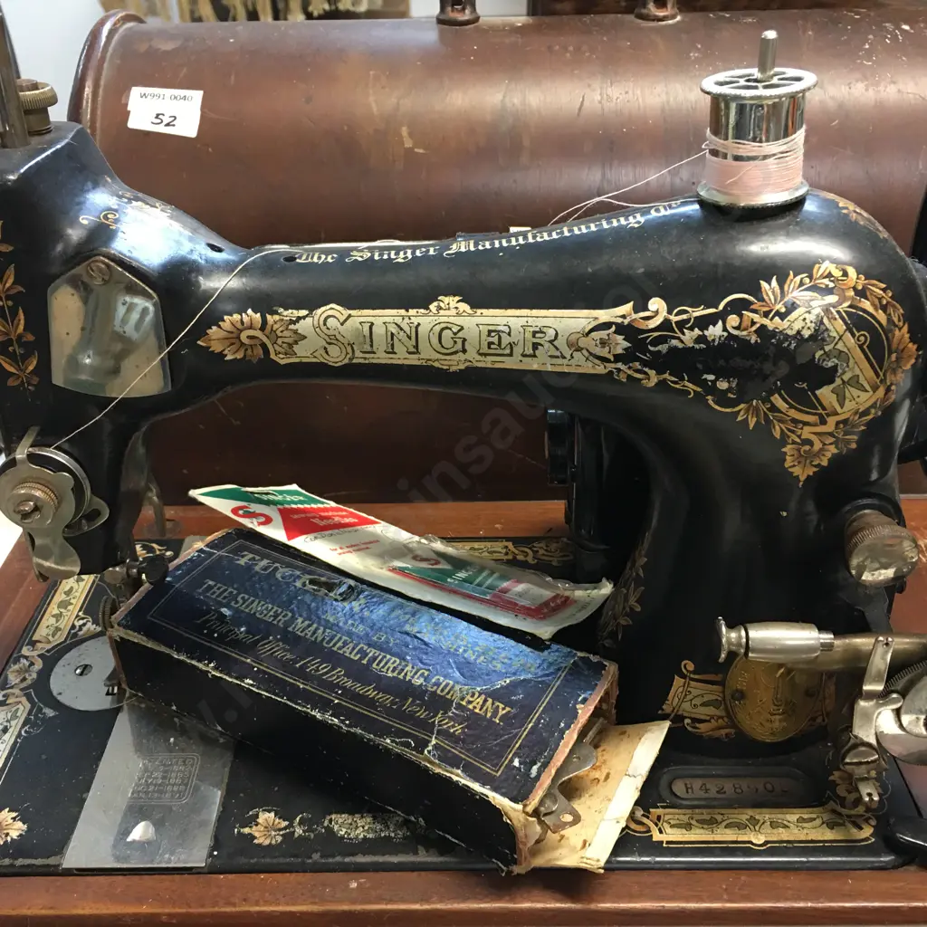 Antique 1906 Singer Model 28 Sewing Machine With Bentwood Case Image 1++