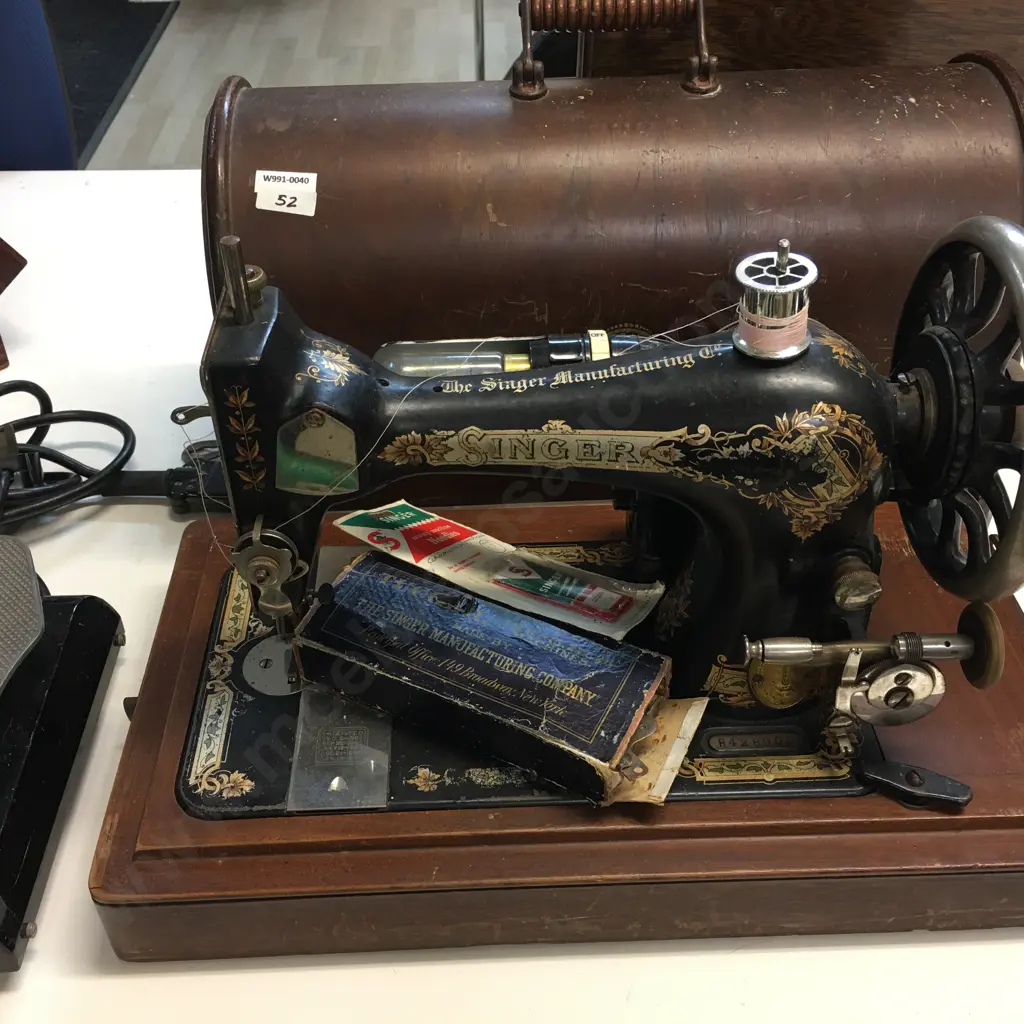 Antique 1906 Singer Model 28 Sewing Machine With Bentwood Case Image 1++