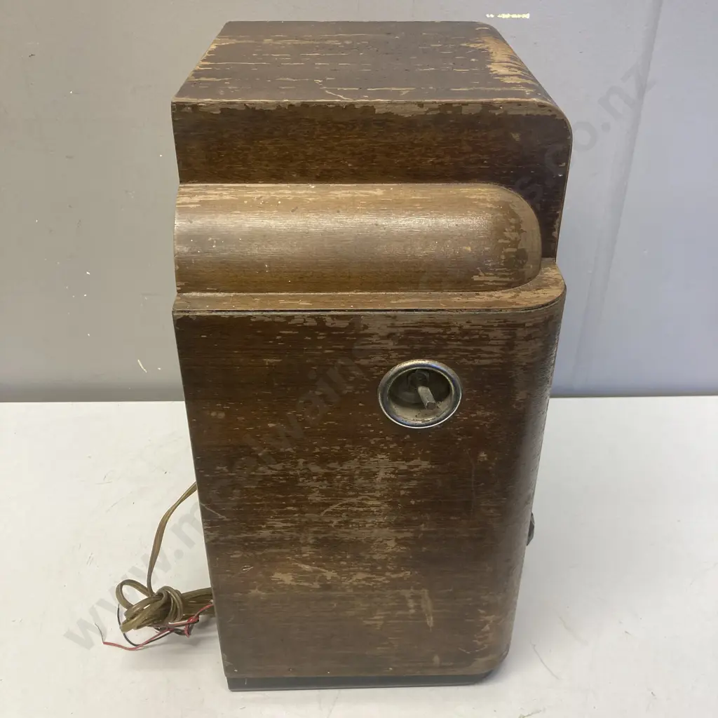 Radion Model 5LS 'Rugby' 5 Valve Broadcast Band Radio - 1936. H41 W34 D21cm Image 1++
