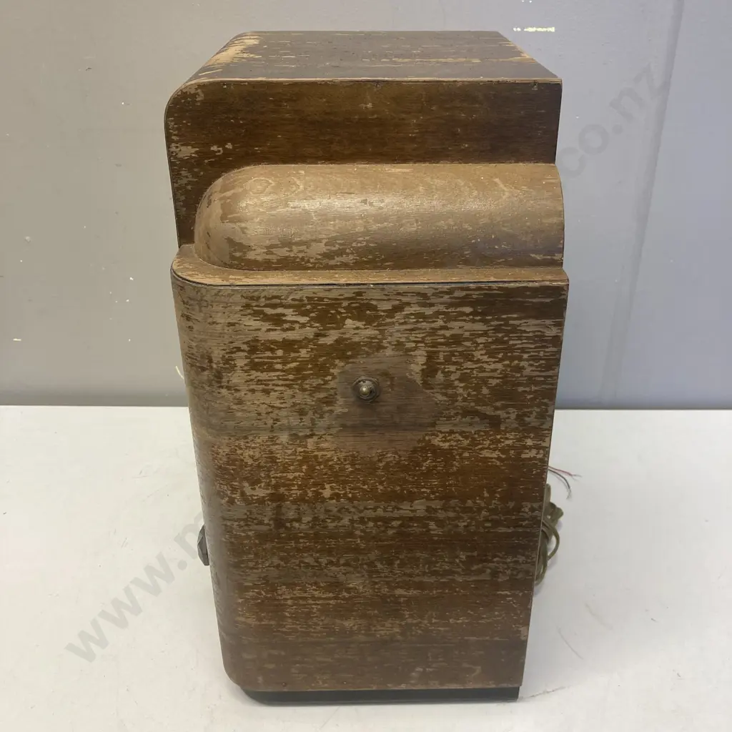 Radion Model 5LS 'Rugby' 5 Valve Broadcast Band Radio - 1936. H41 W34 D21cm Image 1++