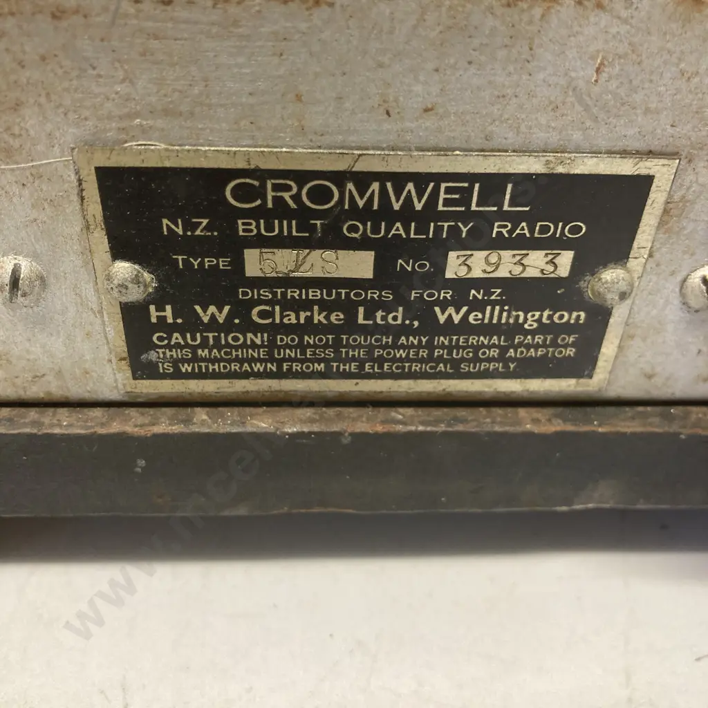 Radion Model 5LS 'Rugby' 5 Valve Broadcast Band Radio - 1936. H41 W34 D21cm Image 1++