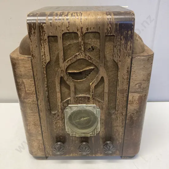 Radion Model 5LS 'Rugby' 5 Valve Broadcast Band Radio - 1936. H41 W34 D21cm