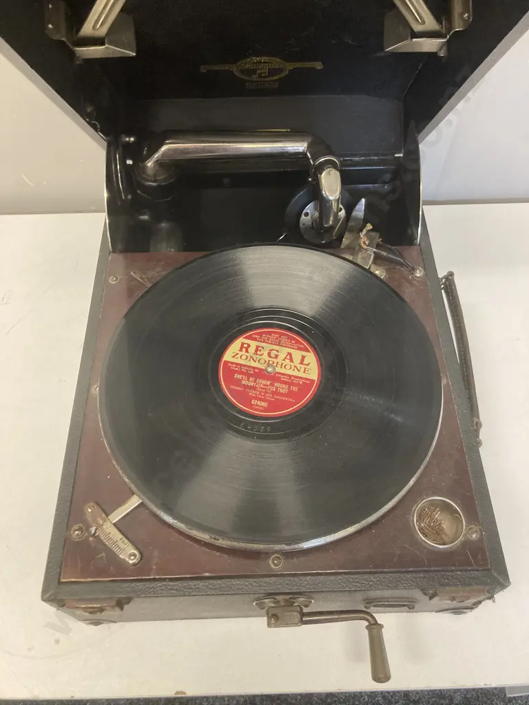 A 1920s Antique Columbia Viva Tonal Grafonola Wind Up Gramophone, Model 112A, Image 1++
