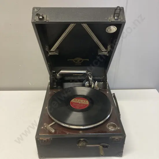 A 1920s Antique Columbia Viva Tonal Grafonola Wind Up Gramophone, Model 112A,