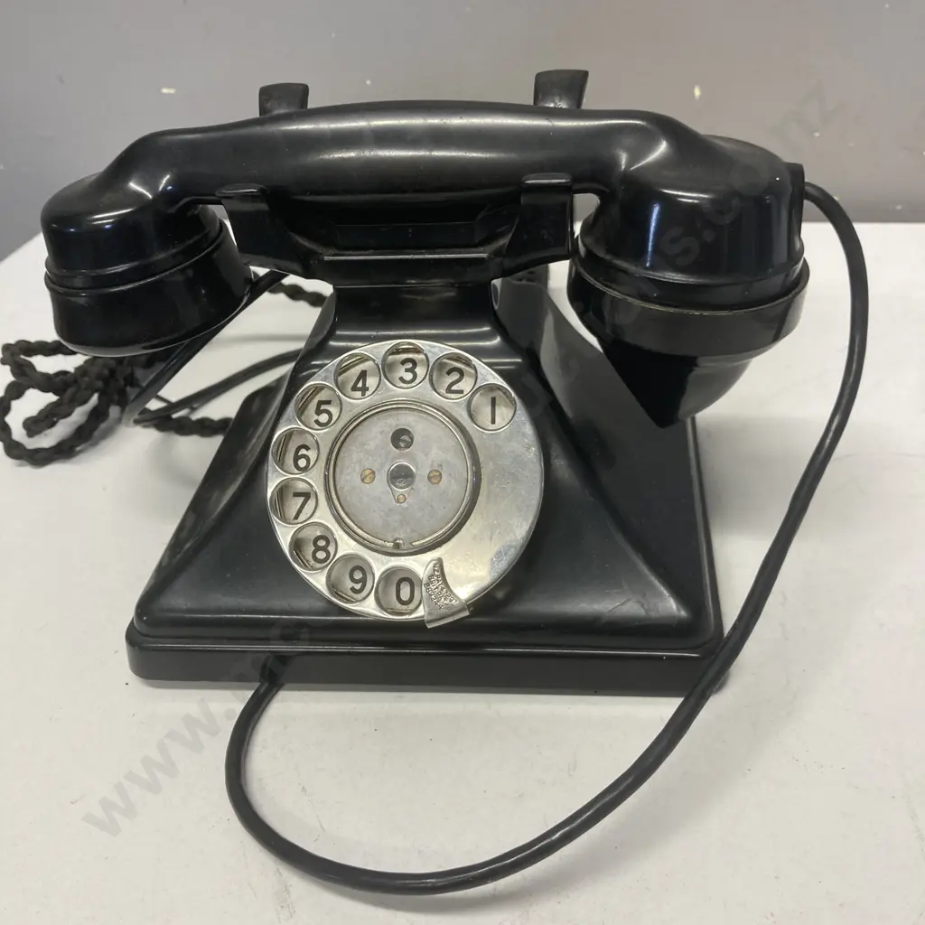 1930s Black Pyramid Shaped Bakelite GPO Telephone - Seimens Brothers England  No. 164 Handset Marked GPO S-32/234 Image 1++