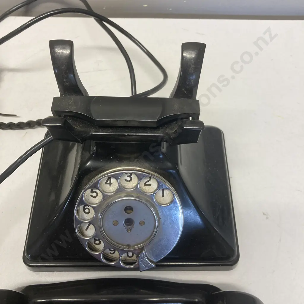 1930s Black Pyramid Shaped Bakelite GPO Telephone - Seimens Brothers England  No. 164 Handset Marked GPO S-32/234 Image 1++