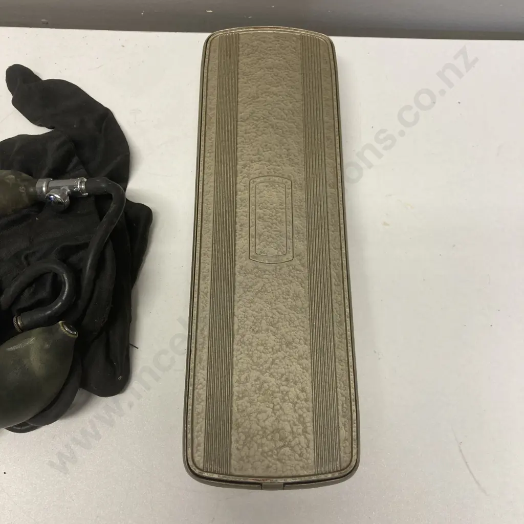 Vintage Accoson Desk Model Mercurial Sphygmomanometer With Instructions (As Found) Image 1++