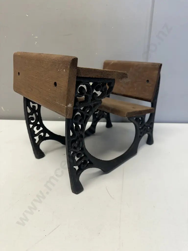 Vintage Small Desk. H24 W21 D30cm Image 1++
