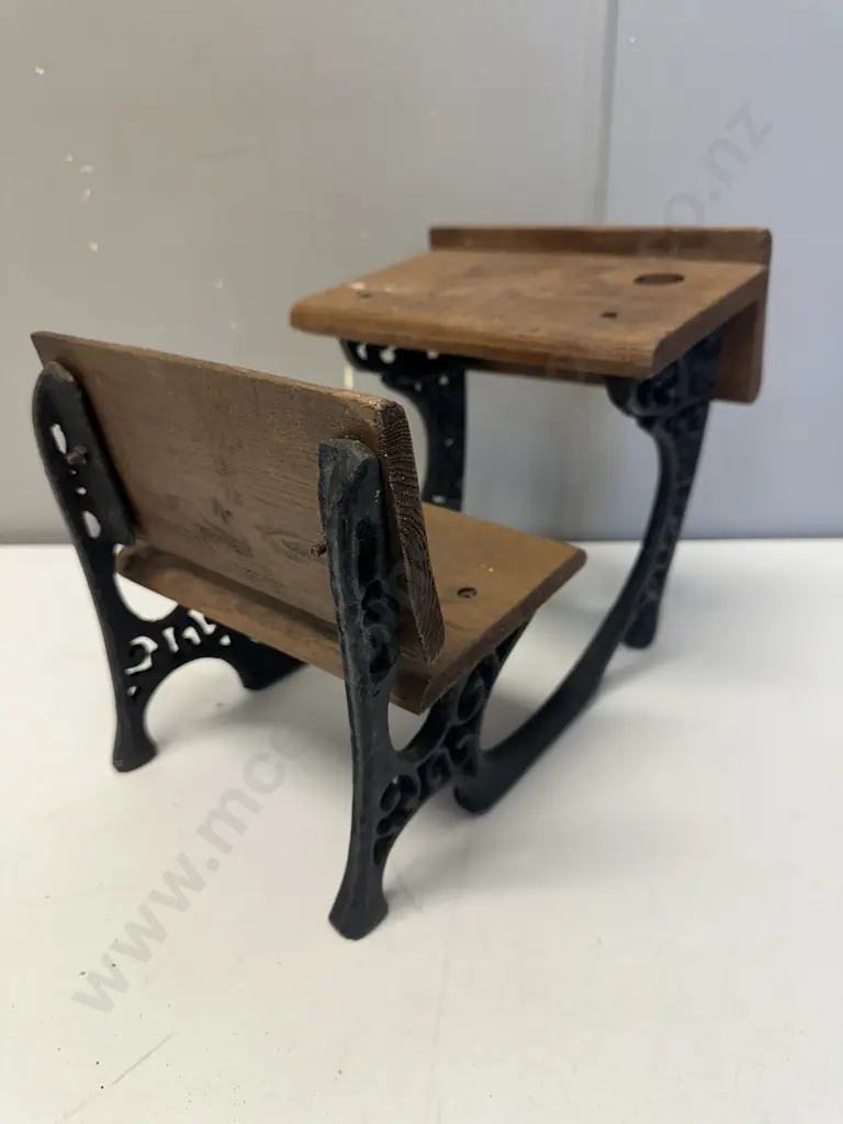 Vintage Small Desk. H24 W21 D30cm Image 1++