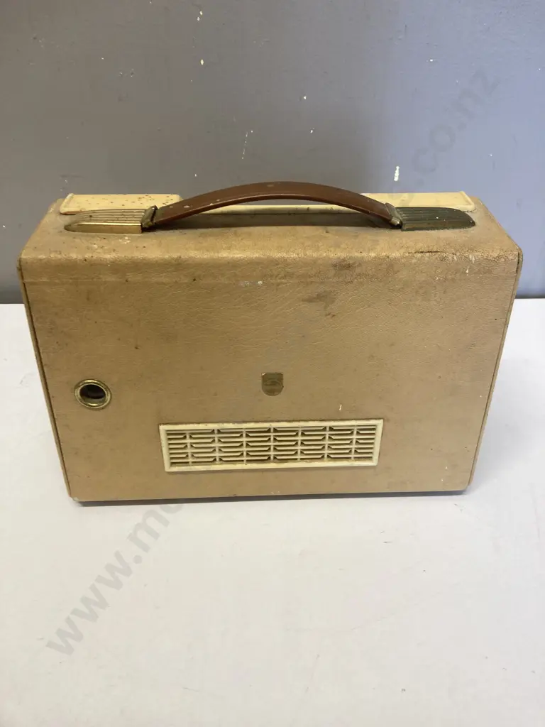 1950's Phillps NZ 7-transistor Portable Radio Image 1++