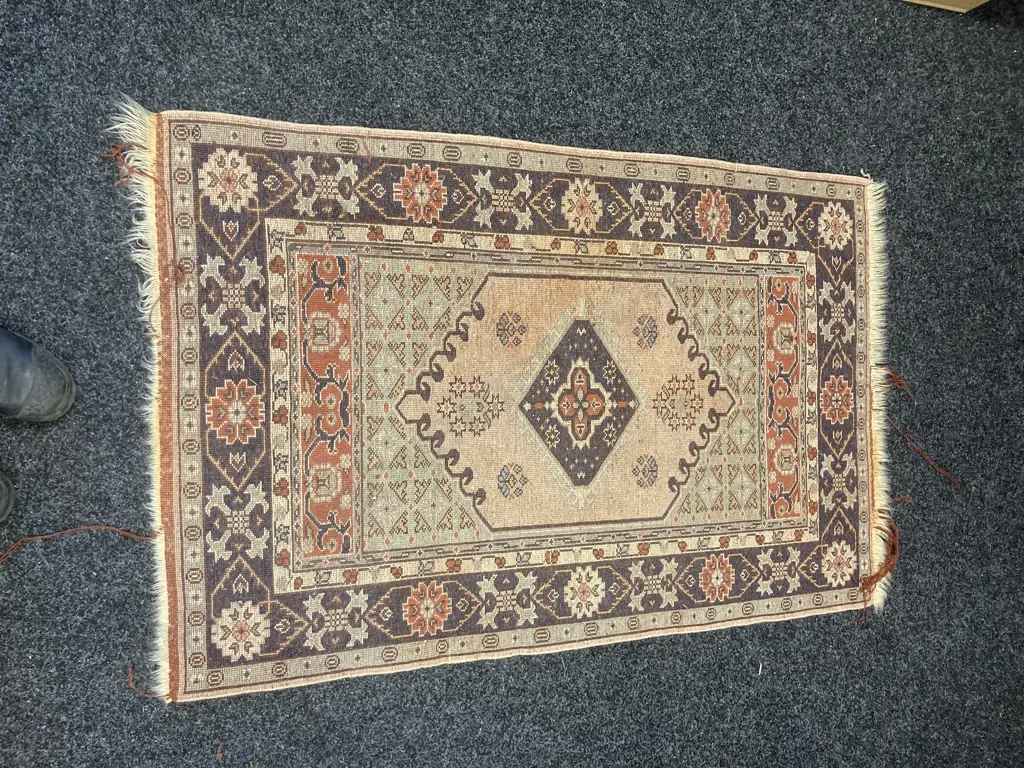Turkish Floor Rug. 140 x 89cm Image 1++
