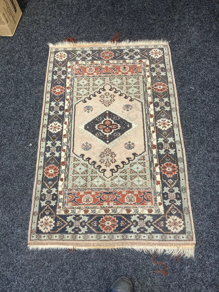 Turkish Floor Rug. 140 x 89cm Image 1++
