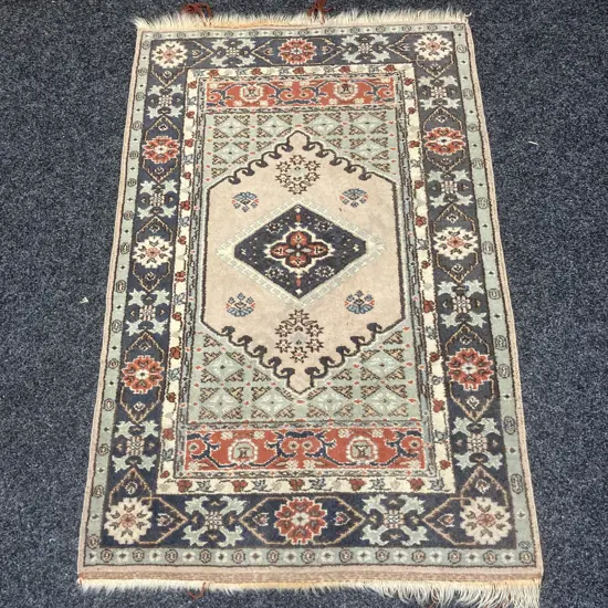 Turkish Floor Rug. 140 x 89cm