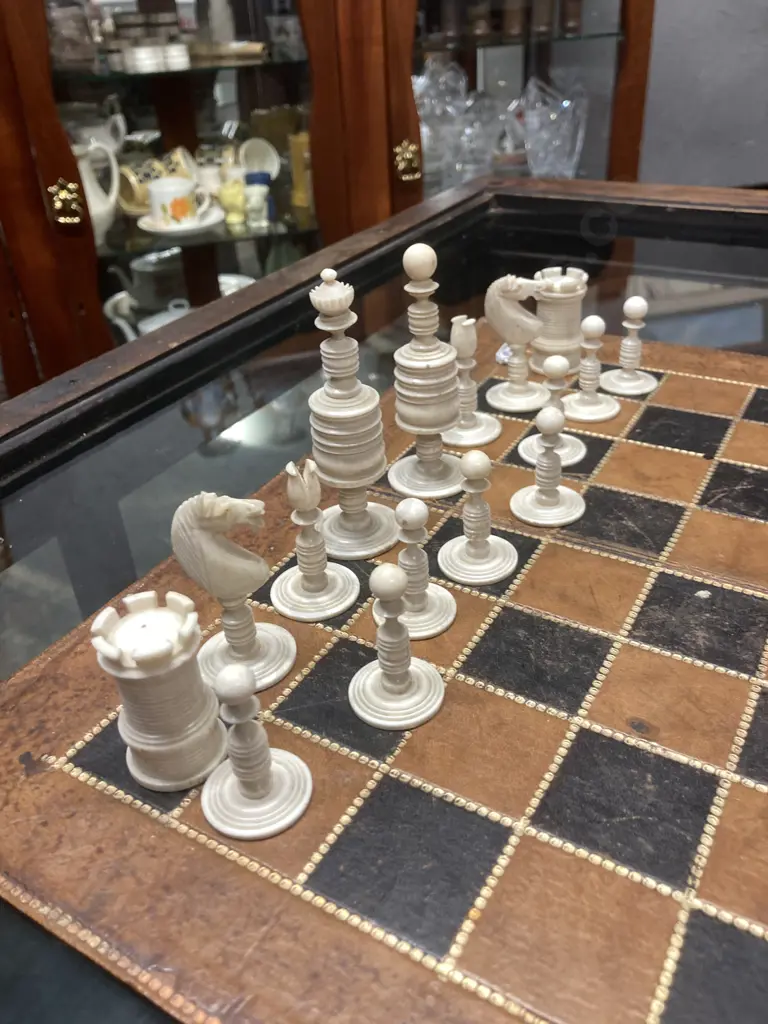 Antique Red & White Ivory Bone Chess Set. King 9cm High With Playing Board Image 1++